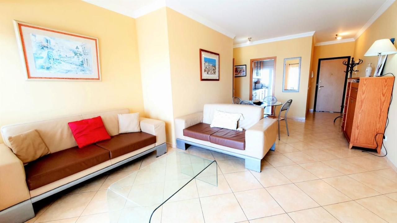 Quarteira Beach Vacation: 2Br Steps To The Sand Dış mekan fotoğraf