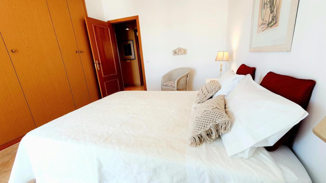 Quarteira Beach Vacation: 2Br Steps To The Sand Dış mekan fotoğraf